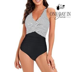 CharmLeaks Twist Front One Piece Swimsuit Size L